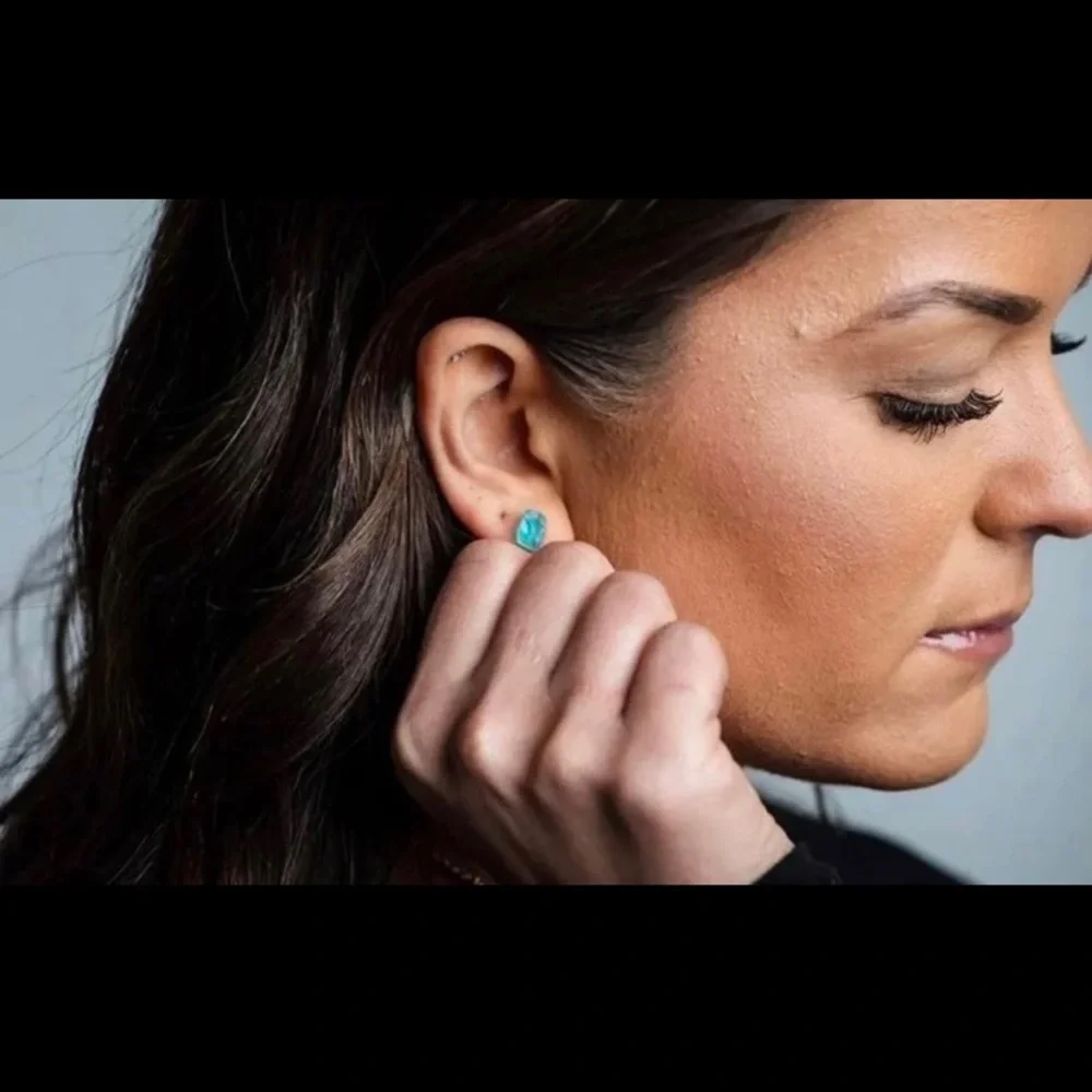 π New Raw Aquamarine Crystal Stud Gemstone Earrings - Picture 6 of 8